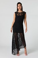 Robe maxi asymétrique en dentelle fleurie avec épaules dénudées