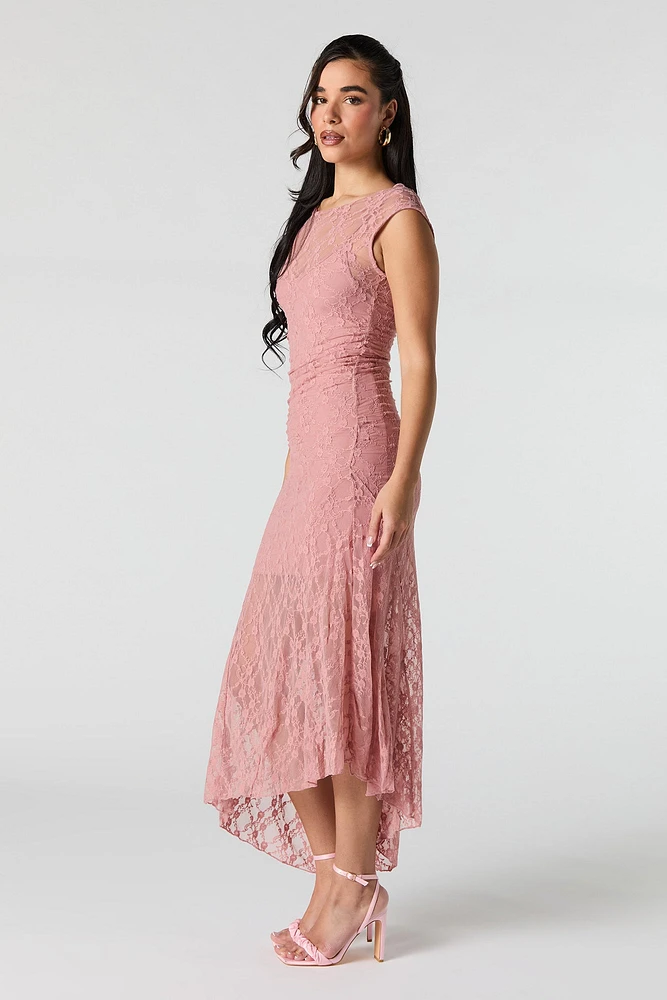 Robe maxi asymétrique en dentelle fleurie avec épaules dénudées