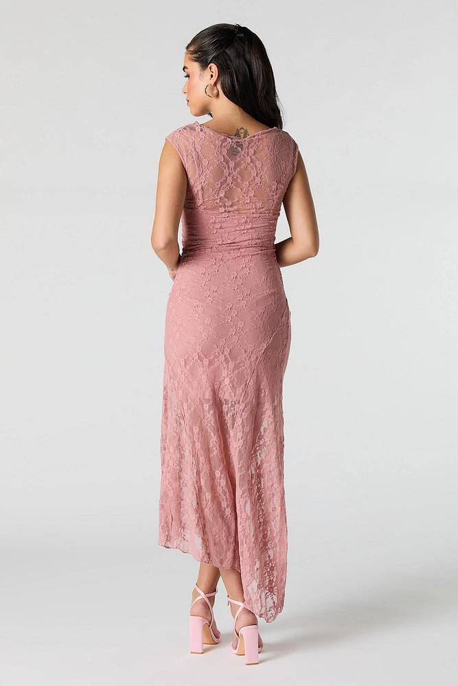 Robe maxi asymétrique en dentelle fleurie avec épaules dénudées