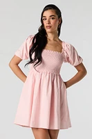 Minirobe smockée à manches bouffantes