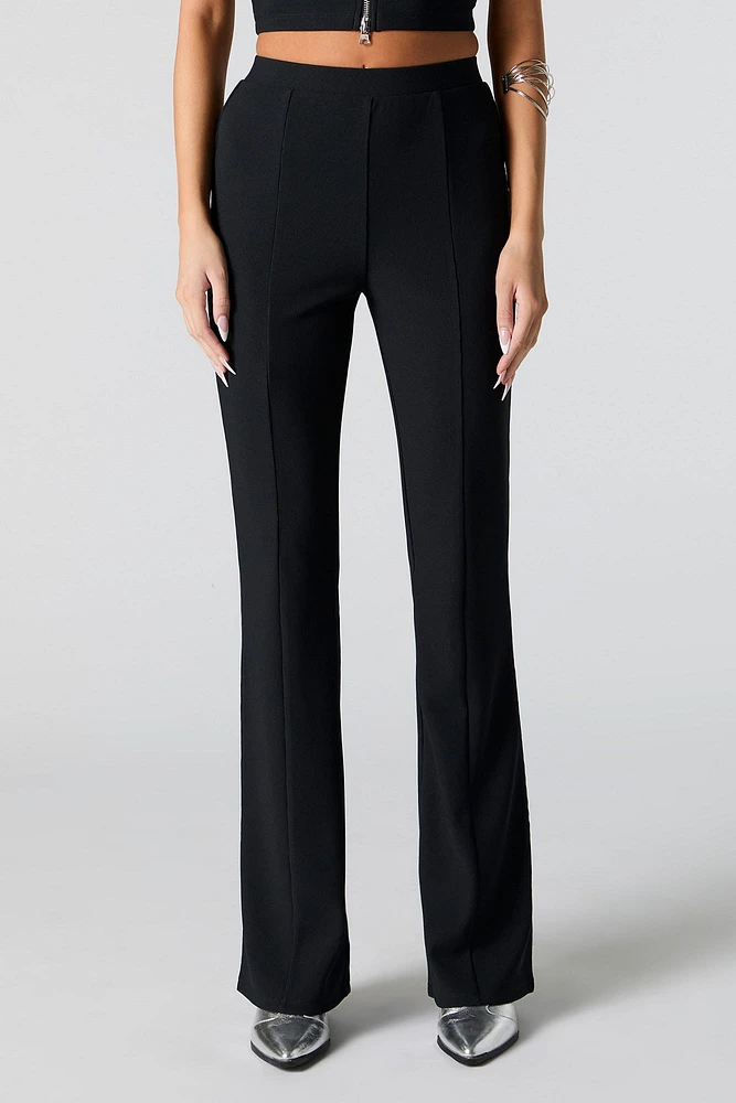 Pantalon côtelé à jambe évasée avec fines rayures