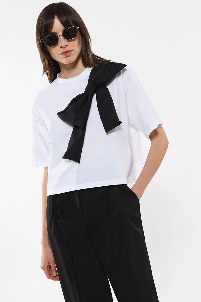 T-shirt with Contrasting Bow