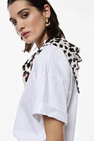 T-shirt avec foulard