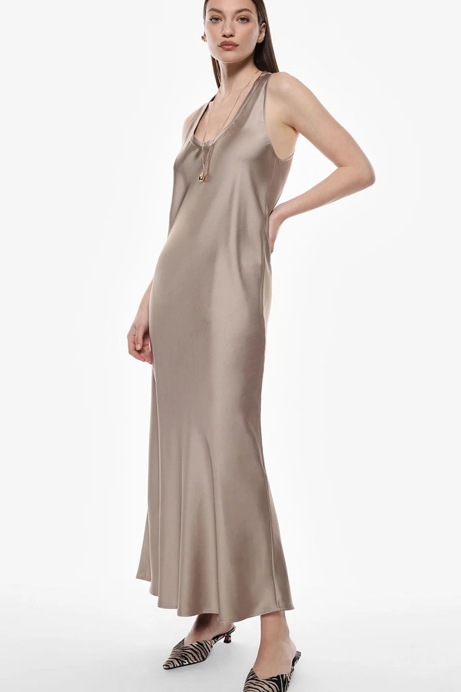 Robe longue soyeuse