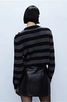Pull rayé avec détail sur les épaules