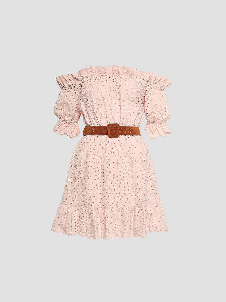 Mini-robe à épaules dénudées