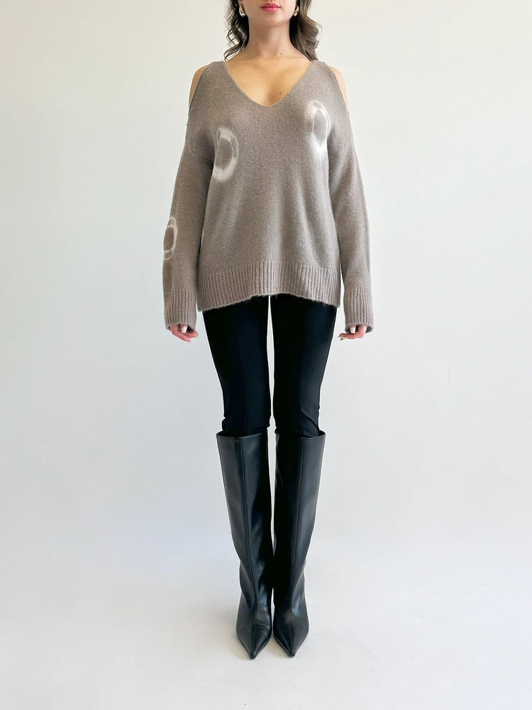 Pull imprimé découpé