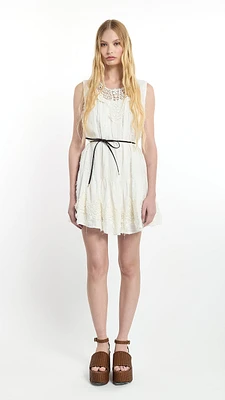 Robe en dentelle effet vieilli