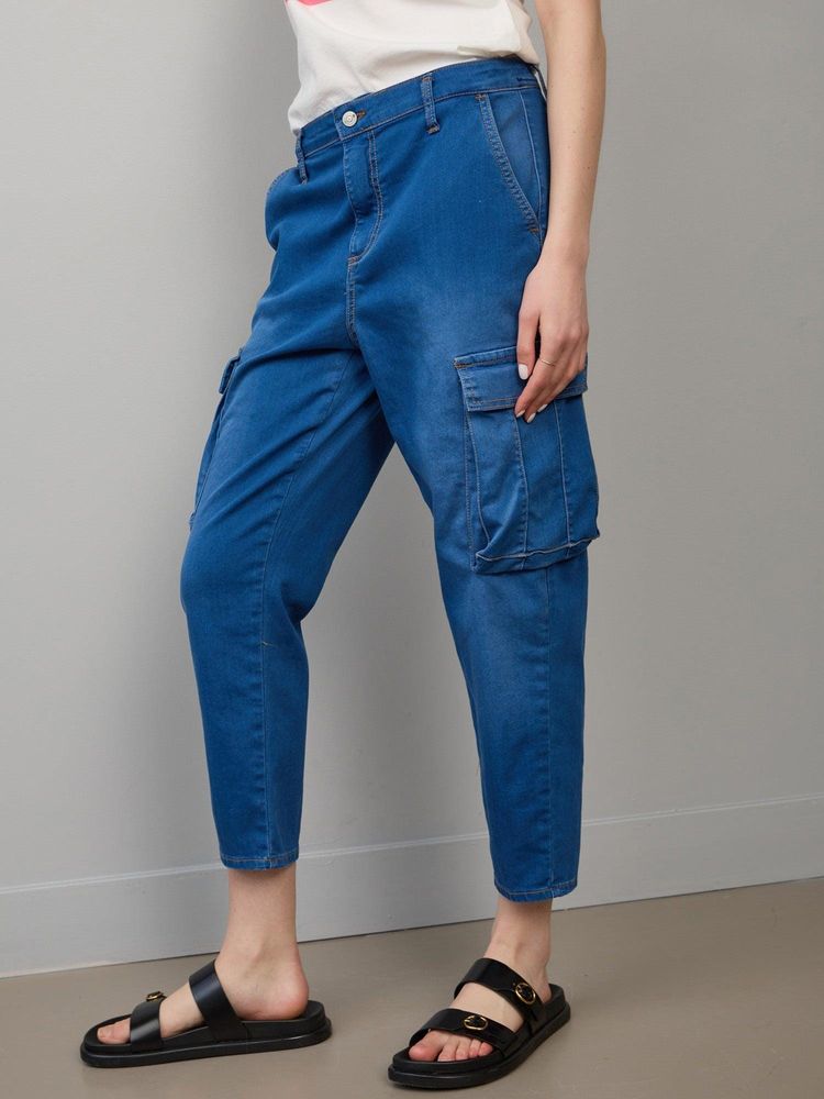 Relaxed fit cargo jeans