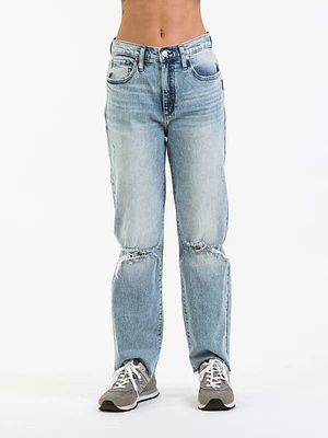 Silver Jeans 28" Highly Desirable Straight - Clearance