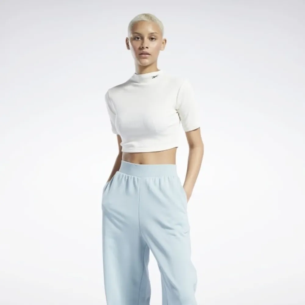 Reebok : SS Rib Mock Neck Crop Top