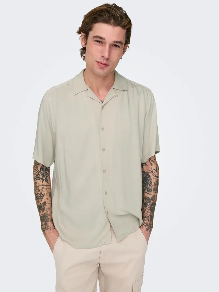 Only & Sons : Regular Fit Solid Color SS Shirt