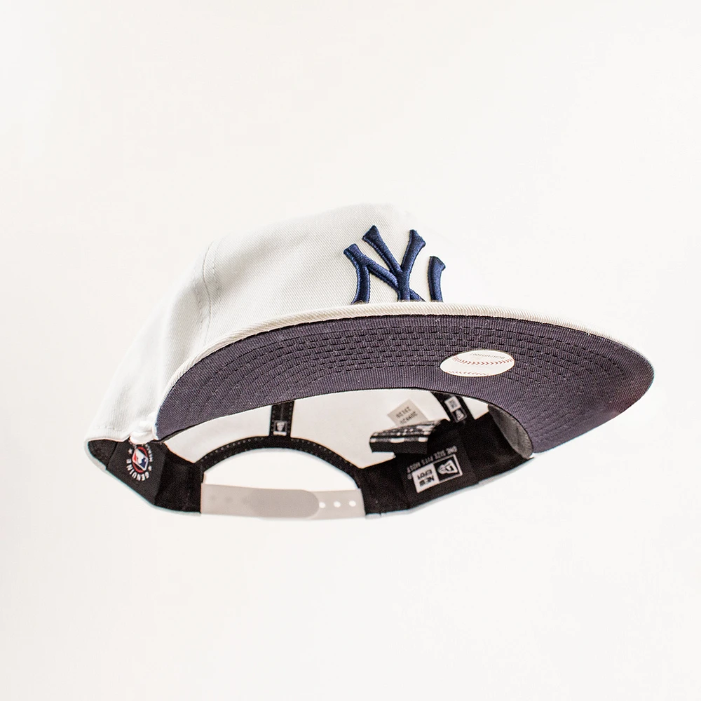 New Era New Era : Golfer NY Yankees Navy Undervisor Cap