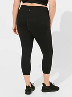 Performance Core Capri Active Legging With Side Pockets