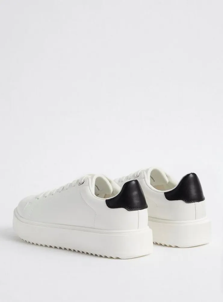 Chunky Lace-Up Sneaker (WW)