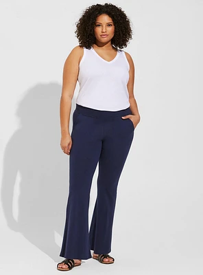 Full-Length Signature Flare Legging