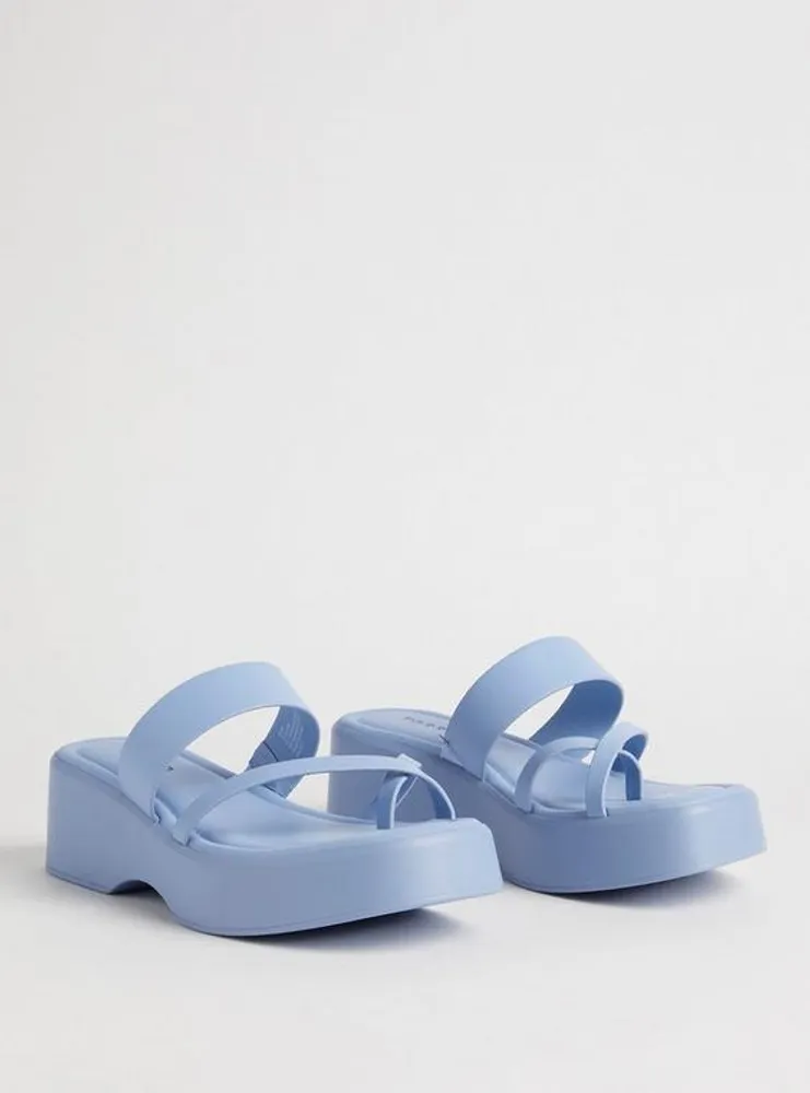 Strappy Flatform Sandal (WW