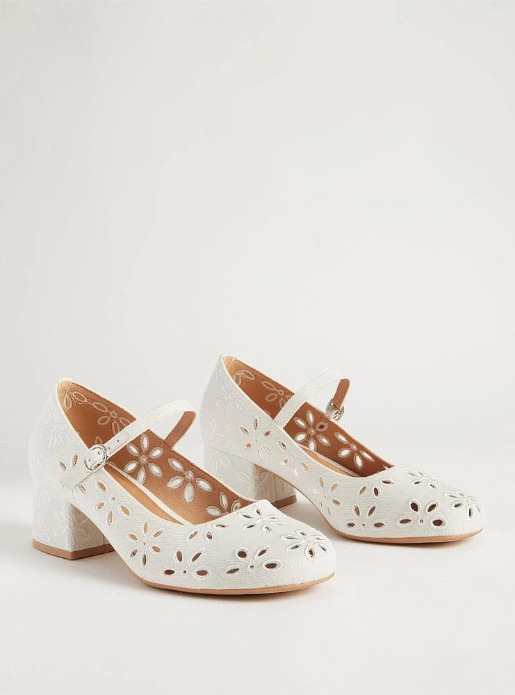 Eyelet Block Heel (WW