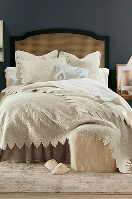 Marguerite Scalloped Quilt