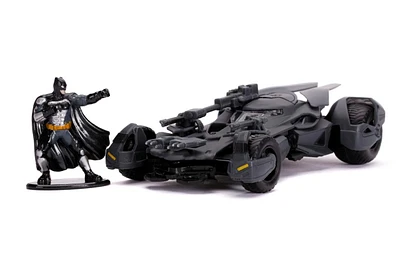 Model Car - 1:32 Batman Justice League Batmobile (2017) with Batman