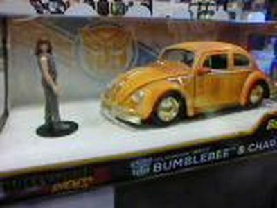 Model Car - 1:24 TF6 Volkwagen Beetle Bumble Bee (w/ Charlie Figure)