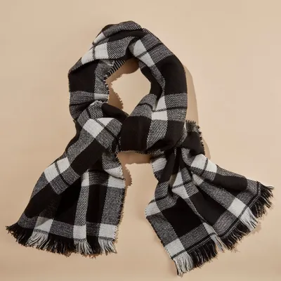 Reversible Black and White Plaid Scarf
