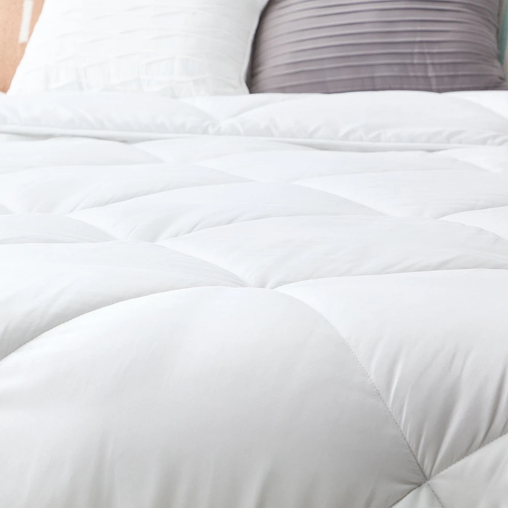 HomeStay Microfiber Down Alternative  Comforter
