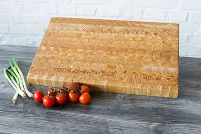 Larch Wood Classic Cutting Board Medium