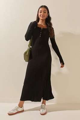 Jacquelyn Thumbhole Sleeve Maxi Dress