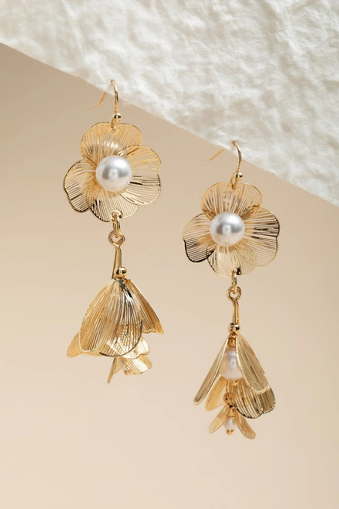 Ora Brushed Flower Pearl Center Drop Earrings