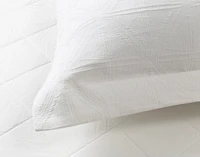 Shelby White Quilt Set