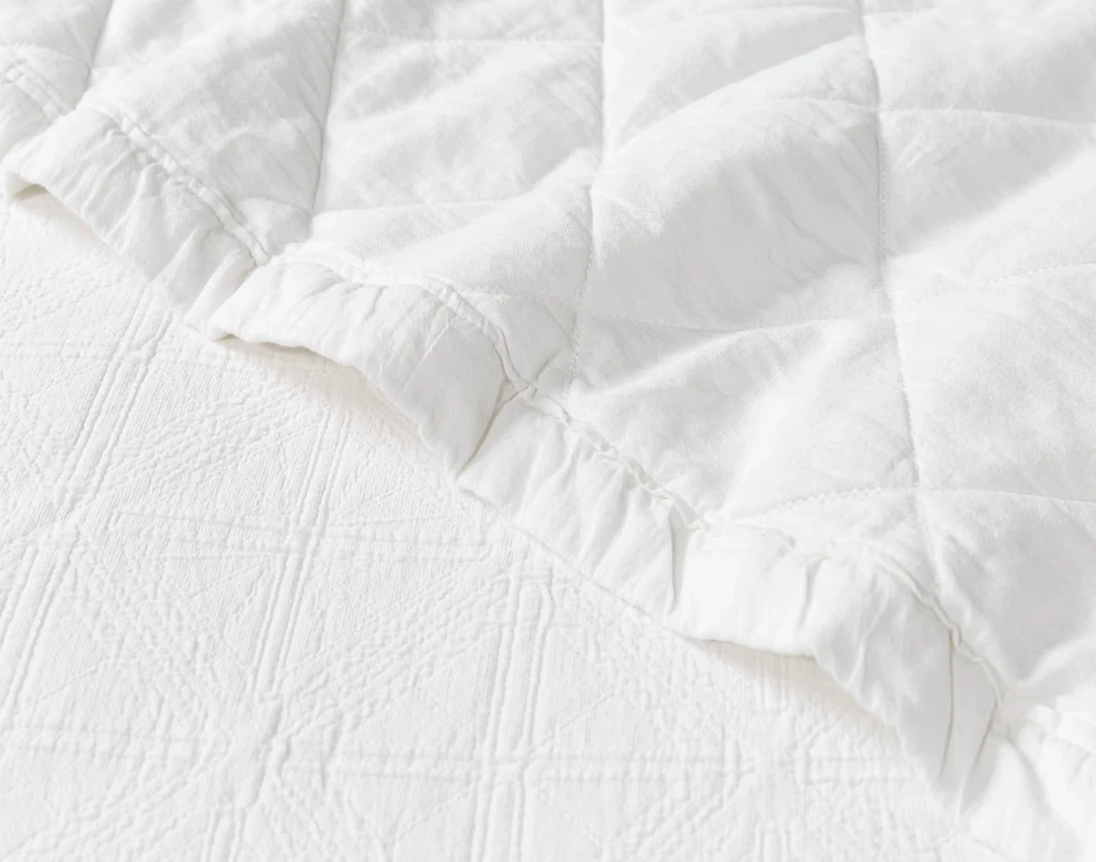 Shelby White Quilt Set