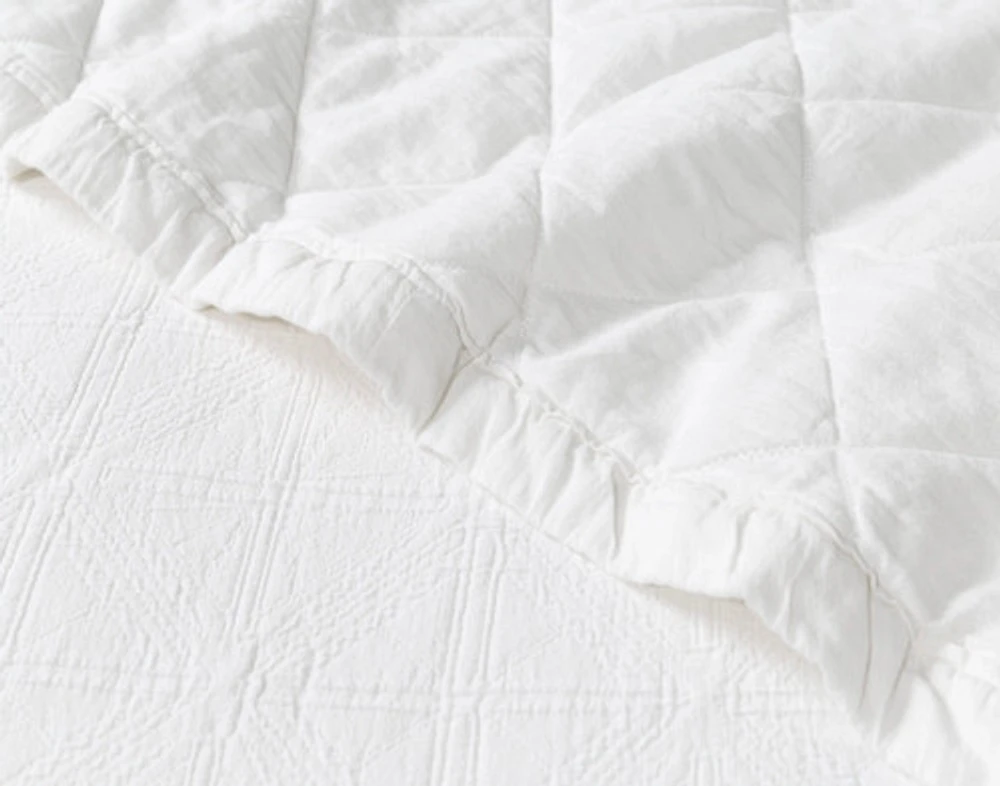 Shelby White Quilt Set, Geometric,