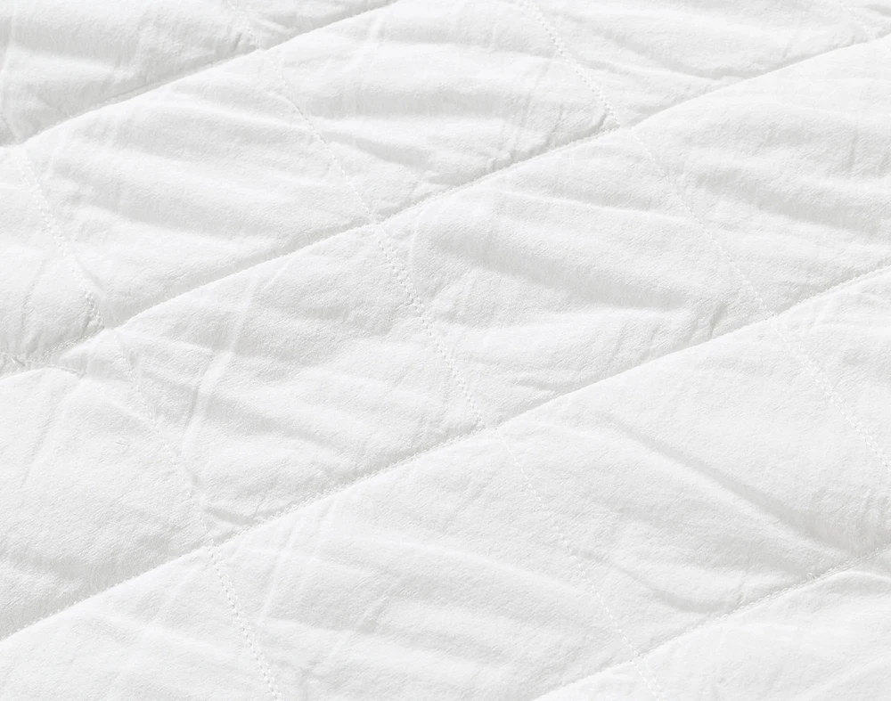 Shelby White Quilt Set