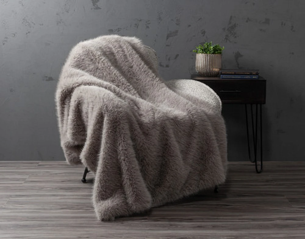 Arctic Fox Faux Fur Throw