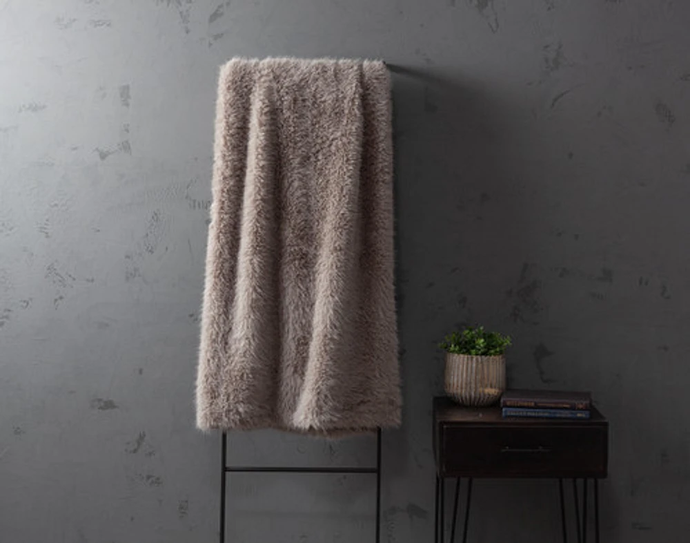 Arctic Fox Faux Fur Throw