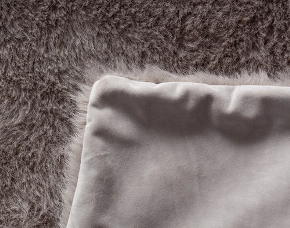 Arctic Fox Faux Fur Throw