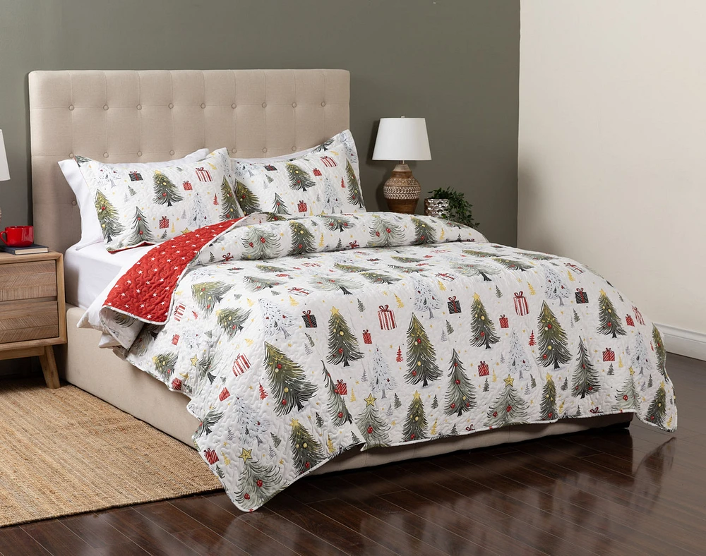 Tis the Season Recycled Polyester Coverlet Set**