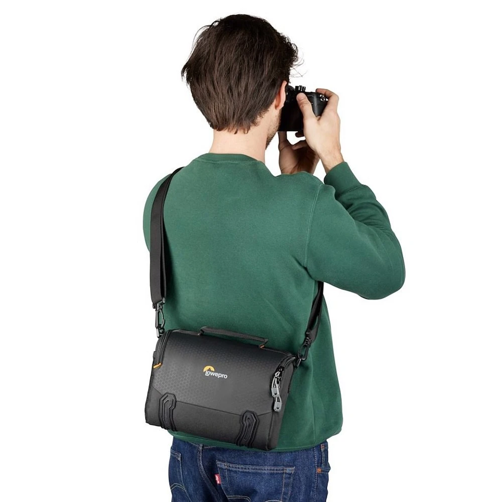 Lowepro Adventura SH 140 III - Black