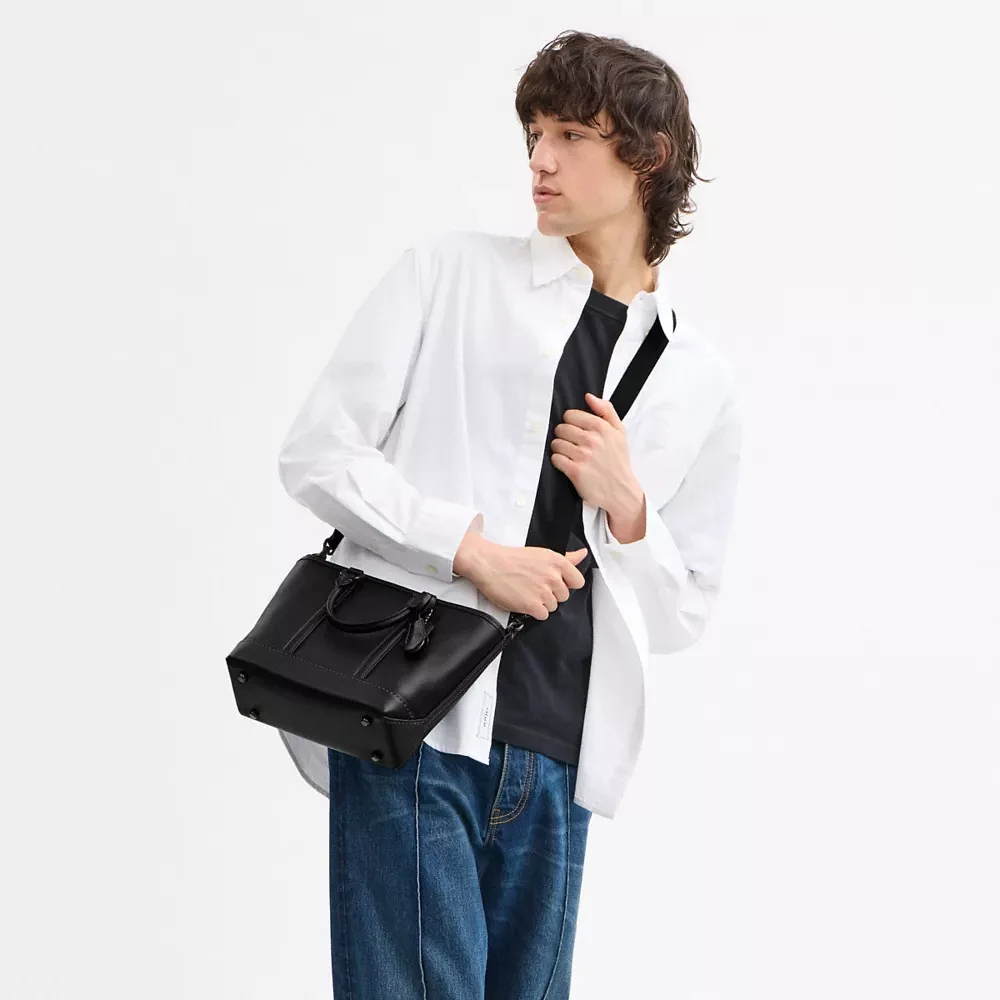 Metropolitan Carryall Bag 22 Signature Canvas