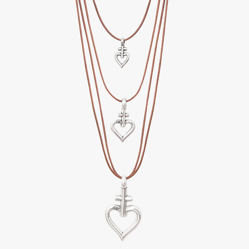 Collar Corazón Cruz Cuero