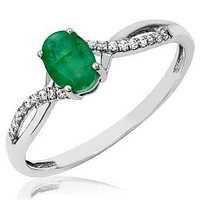 Oval Emerald Ring with Diamond Accent and Split Shoulders 14KT Gold