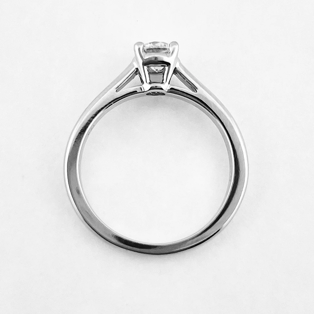 Round Cut Solitaire Engagement Ring