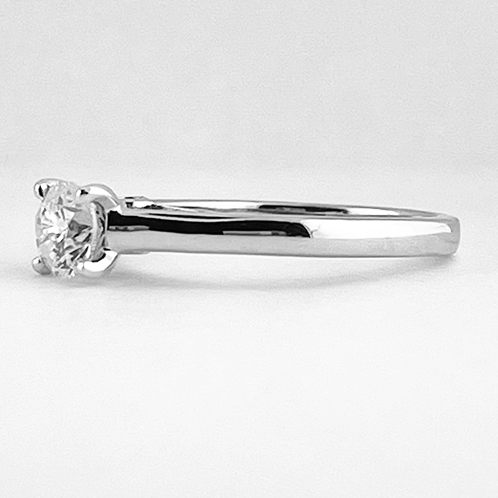 Round Cut Solitaire Engagement Ring