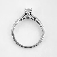 Round Cut Solitaire Engagement Ring