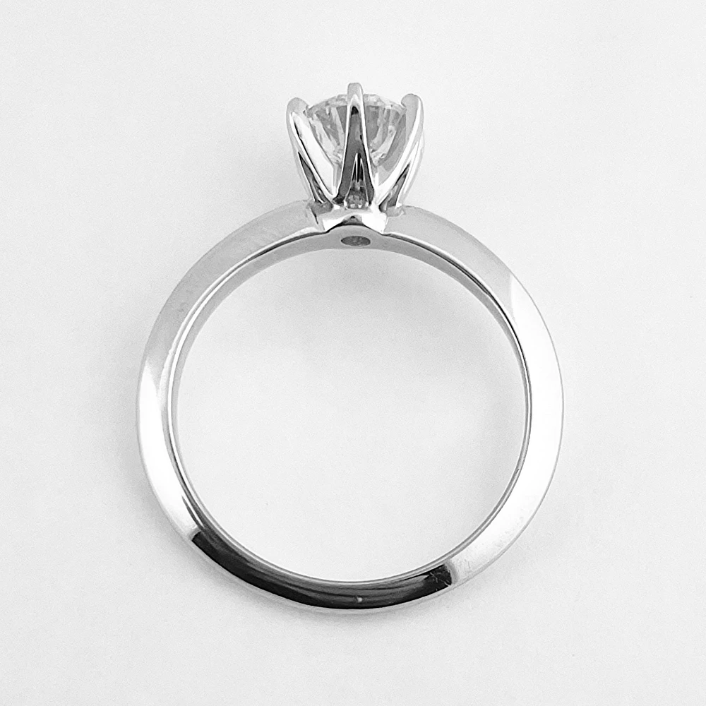 Round Cut Solitaire Engagement Ring