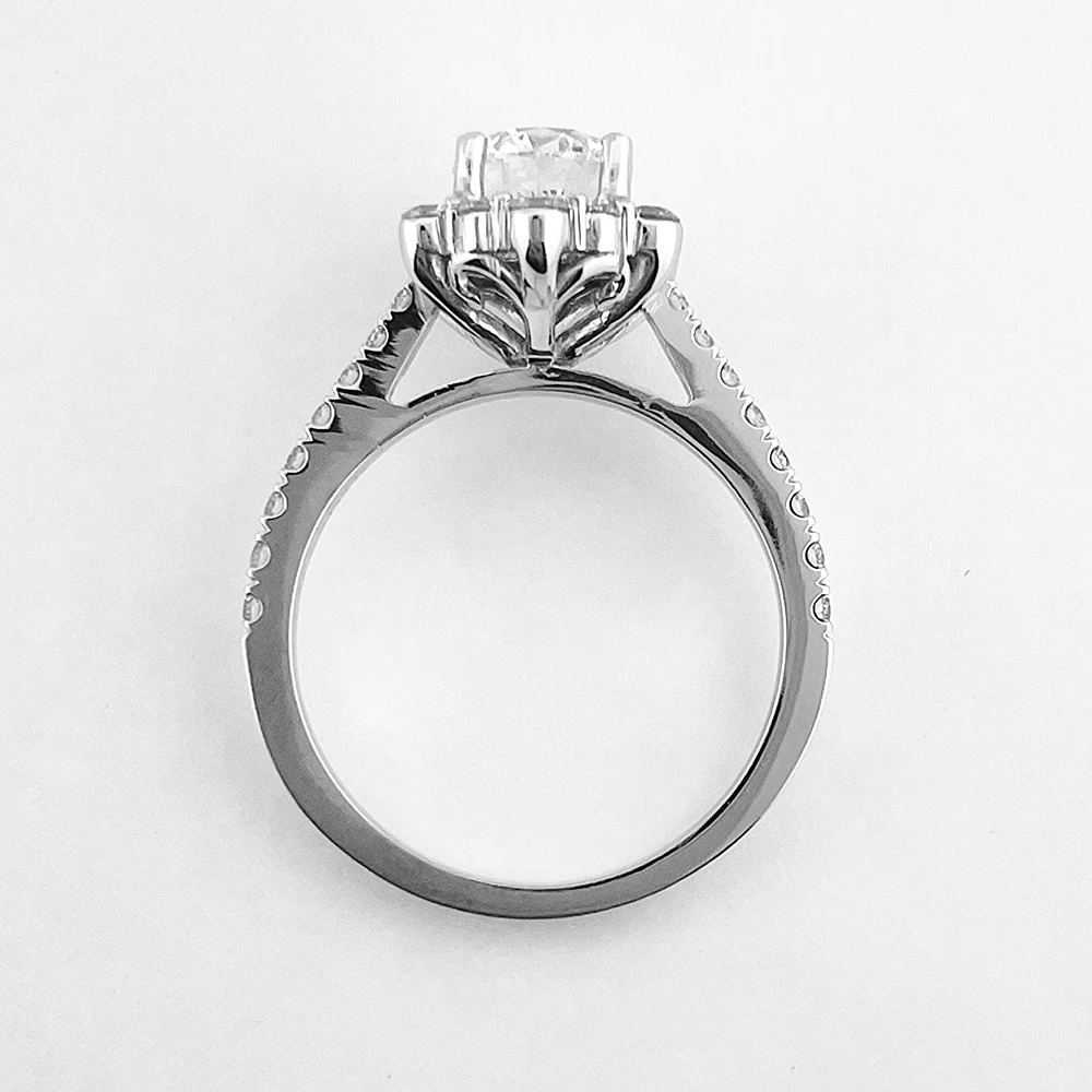 Round Cut Engagement Ring With Halo