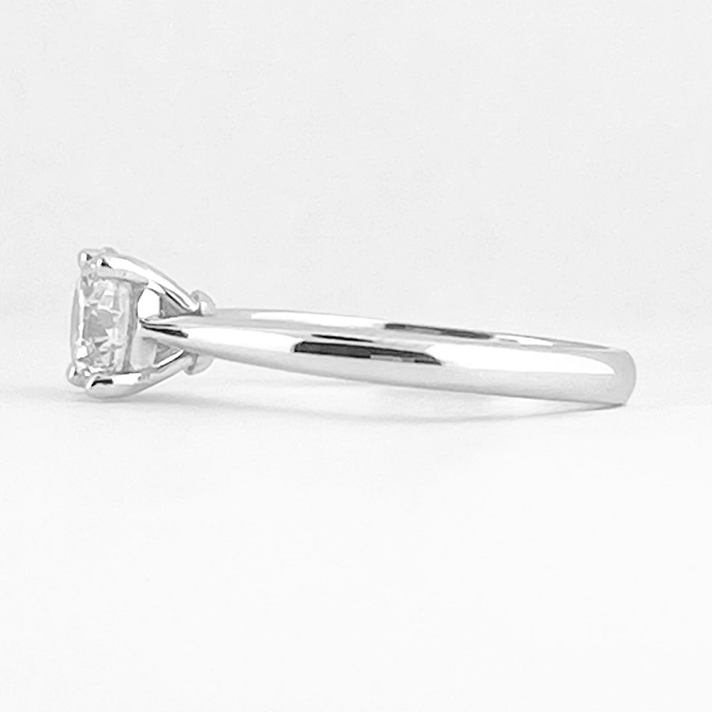 Round Cut Solitaire Engagement Ring