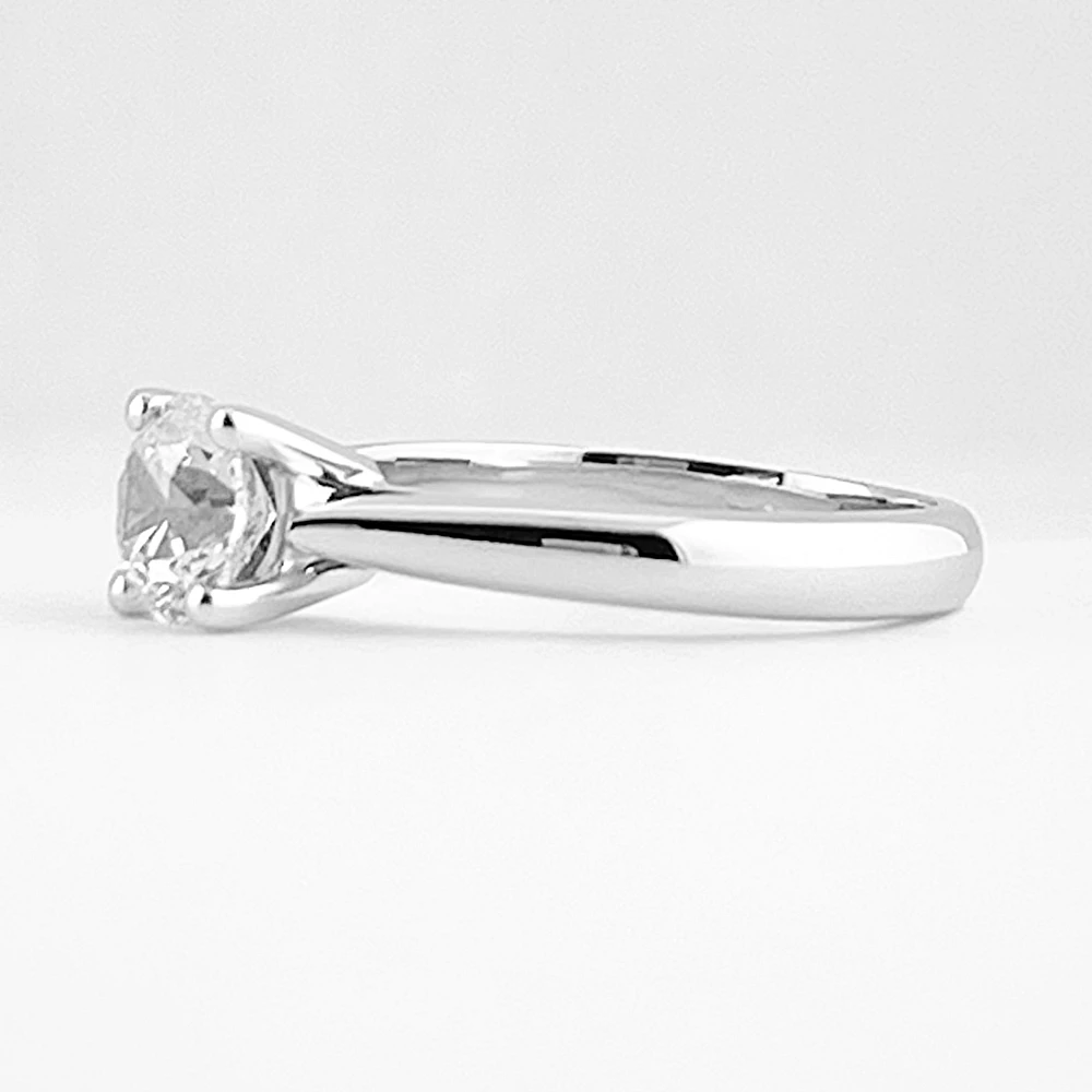 Round Cut Solitaire Engagement Ring