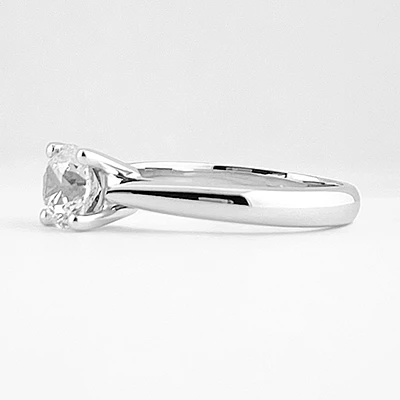 Round Cut Solitaire Engagement Ring